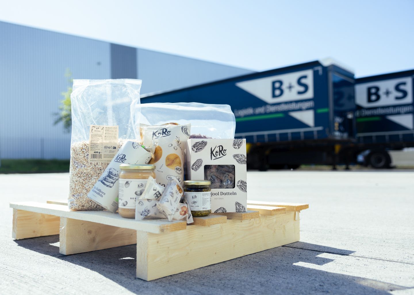 Nagel-Group, KoRo Handels GmbH, B+S GmbH Logistik, Value Added Services wie Verpackung, Co-Packing und Displaybau bis hin zur nationalen und europaweiten Distribution, Lagerung, Kommissionierung und Verpackung